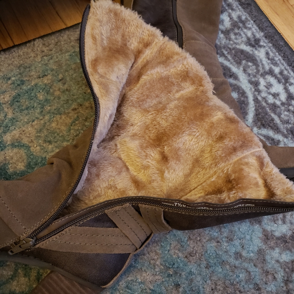 BareTraps Zandrea Stacked Heel Boot w/Stay Dry - Picture 6 of 8